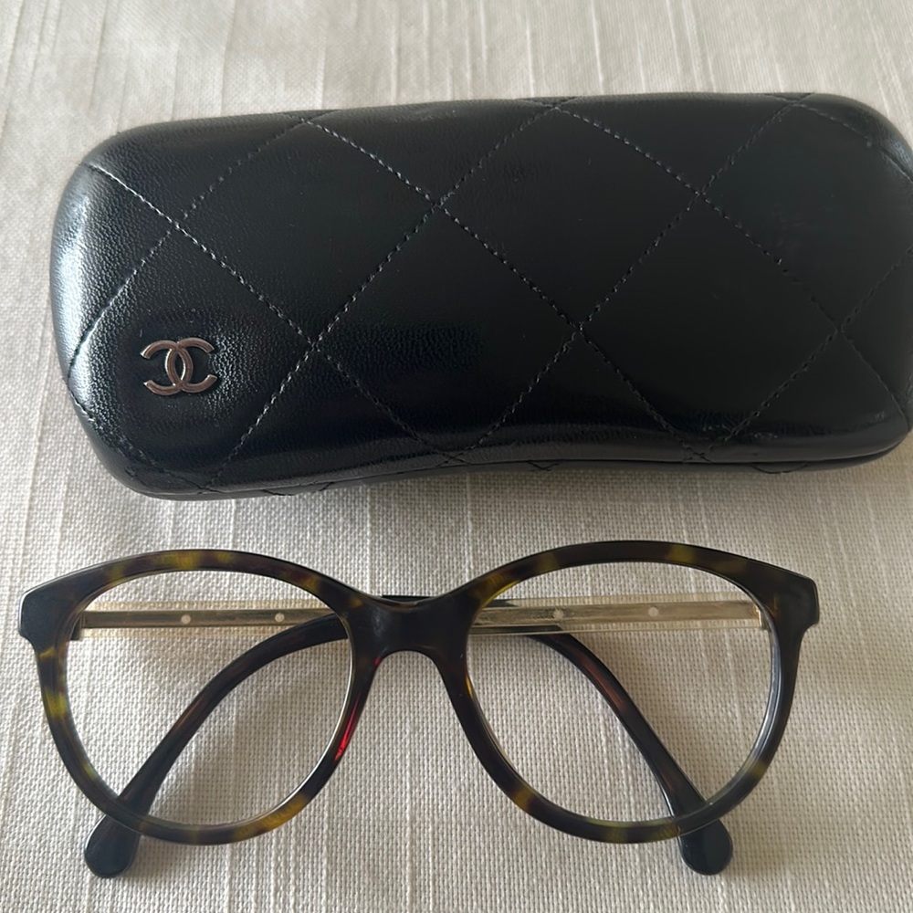 Chanel Frame and case